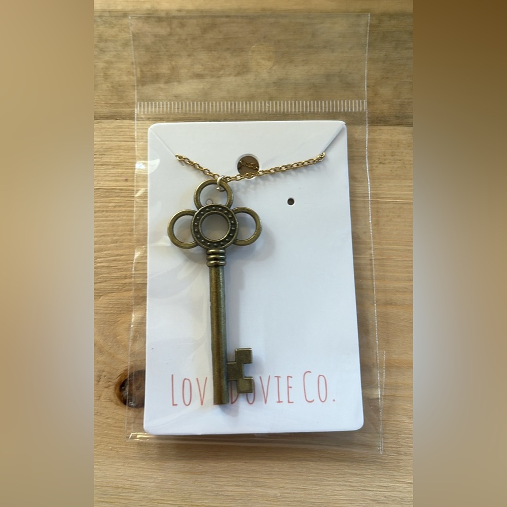Vintage key pendant necklace style 4